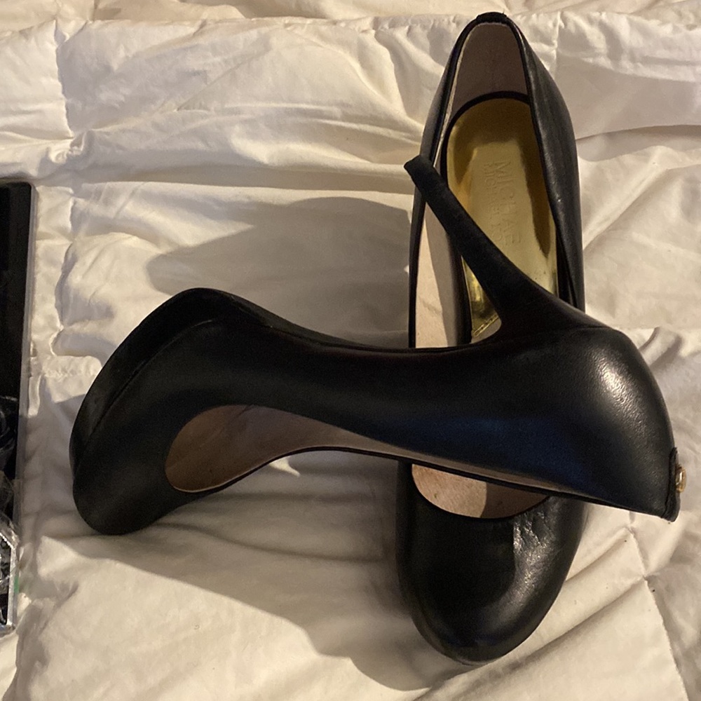 Michael Michael Kors size 8 heels black